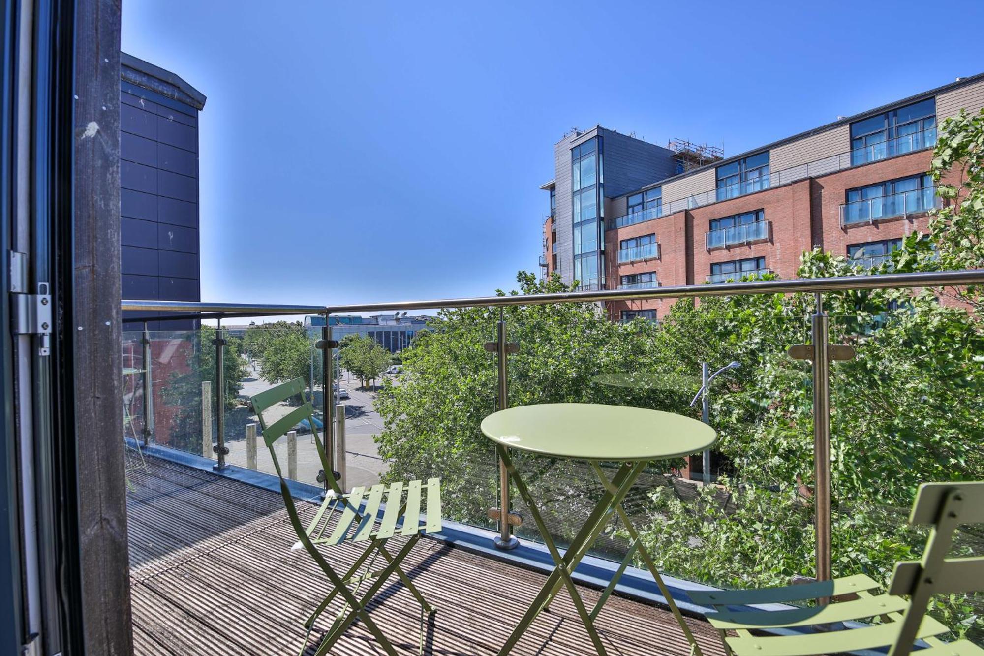 Princess Lofts Centre With Nespresso Coffee Machines & New Fast Wifi By Stayright Apartment Swansea