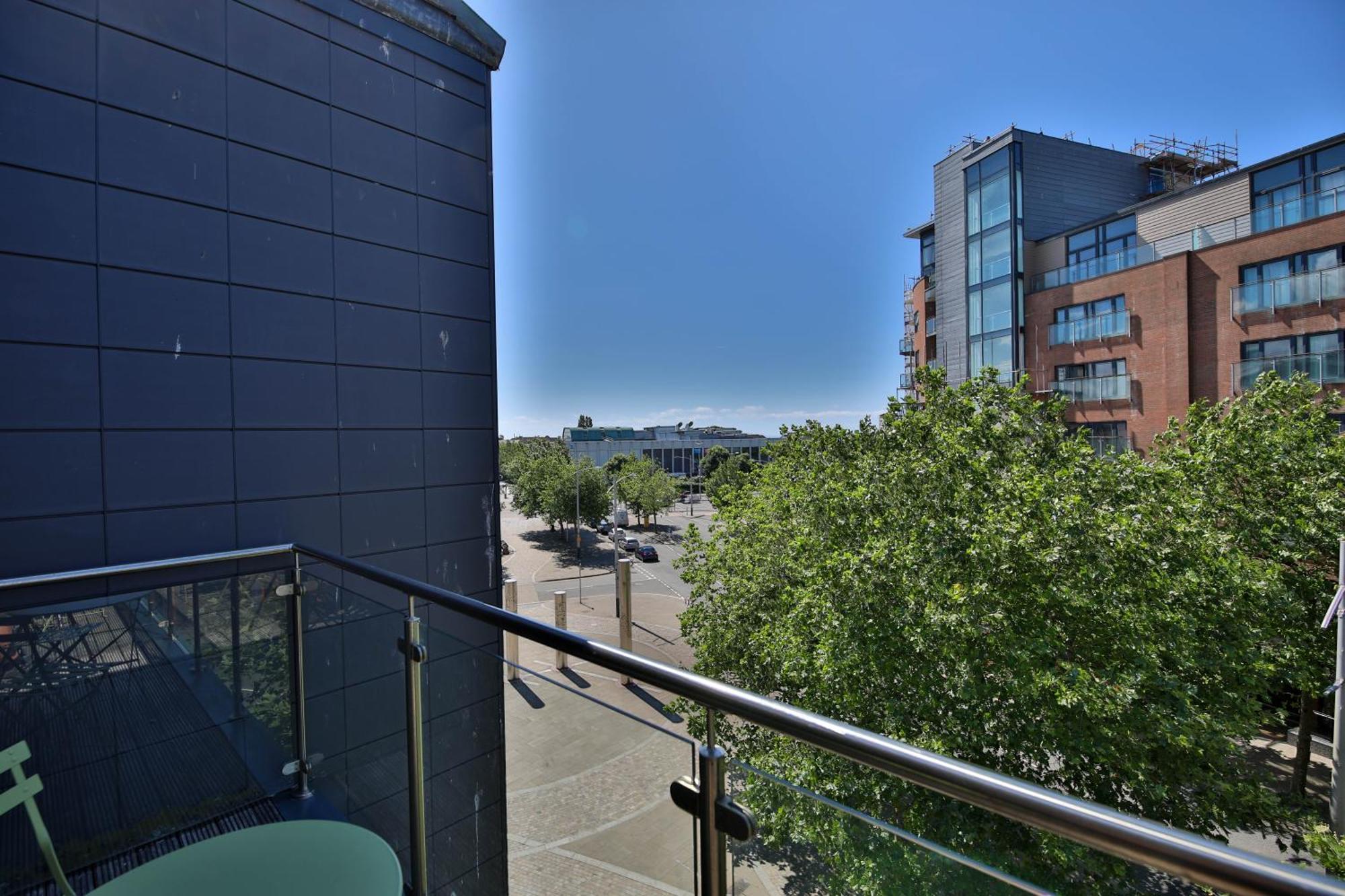 Princess Lofts Centre With Nespresso Coffee Machines & New Fast Wifi By Stayright Apartment