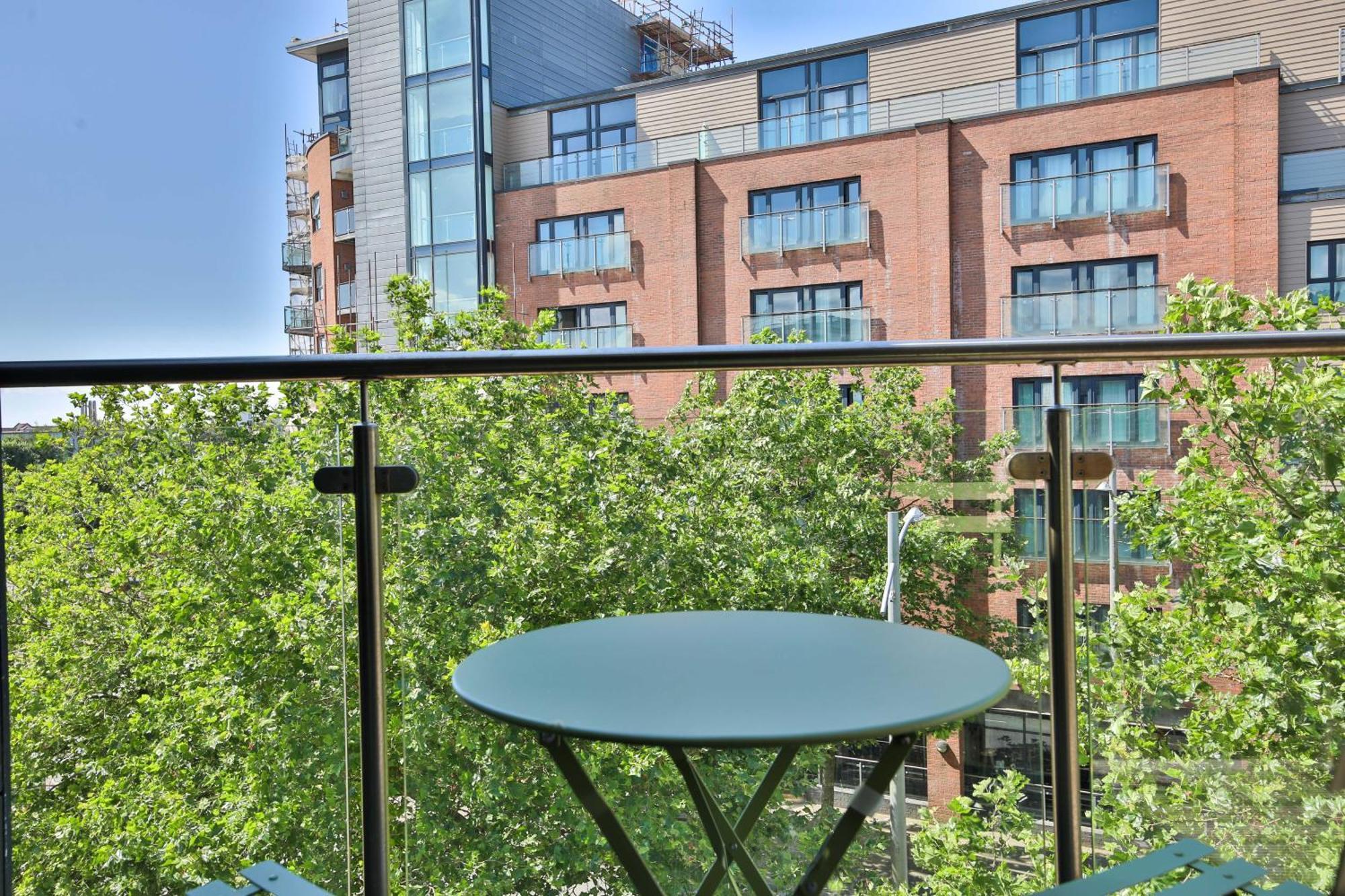 Princess Lofts Centre With Nespresso Coffee Machines & New Fast Wifi By Stayright Apartment *