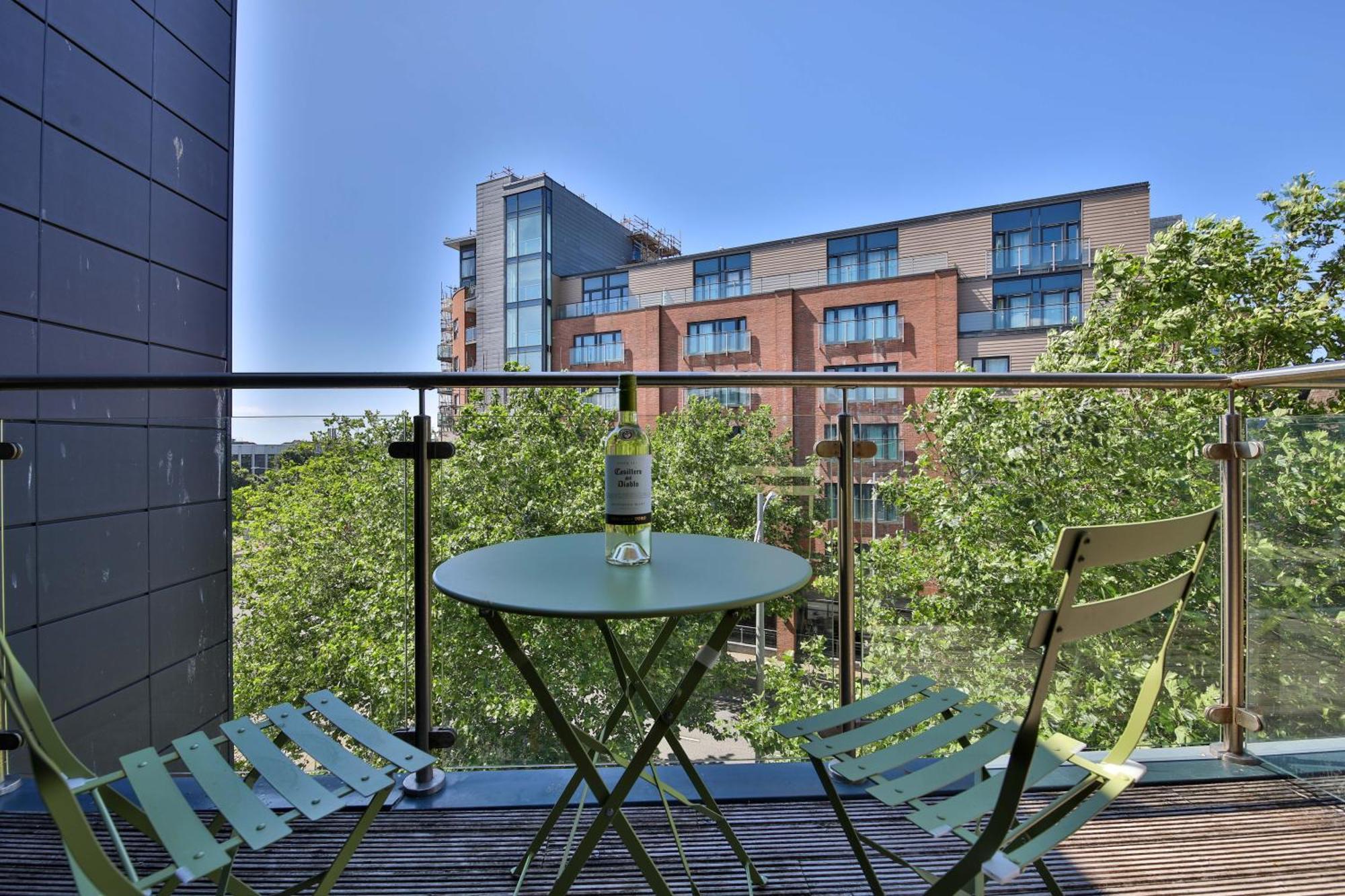 Princess Lofts Centre With Nespresso Coffee Machines & New Fast Wifi By Stayright Apartment Swansea